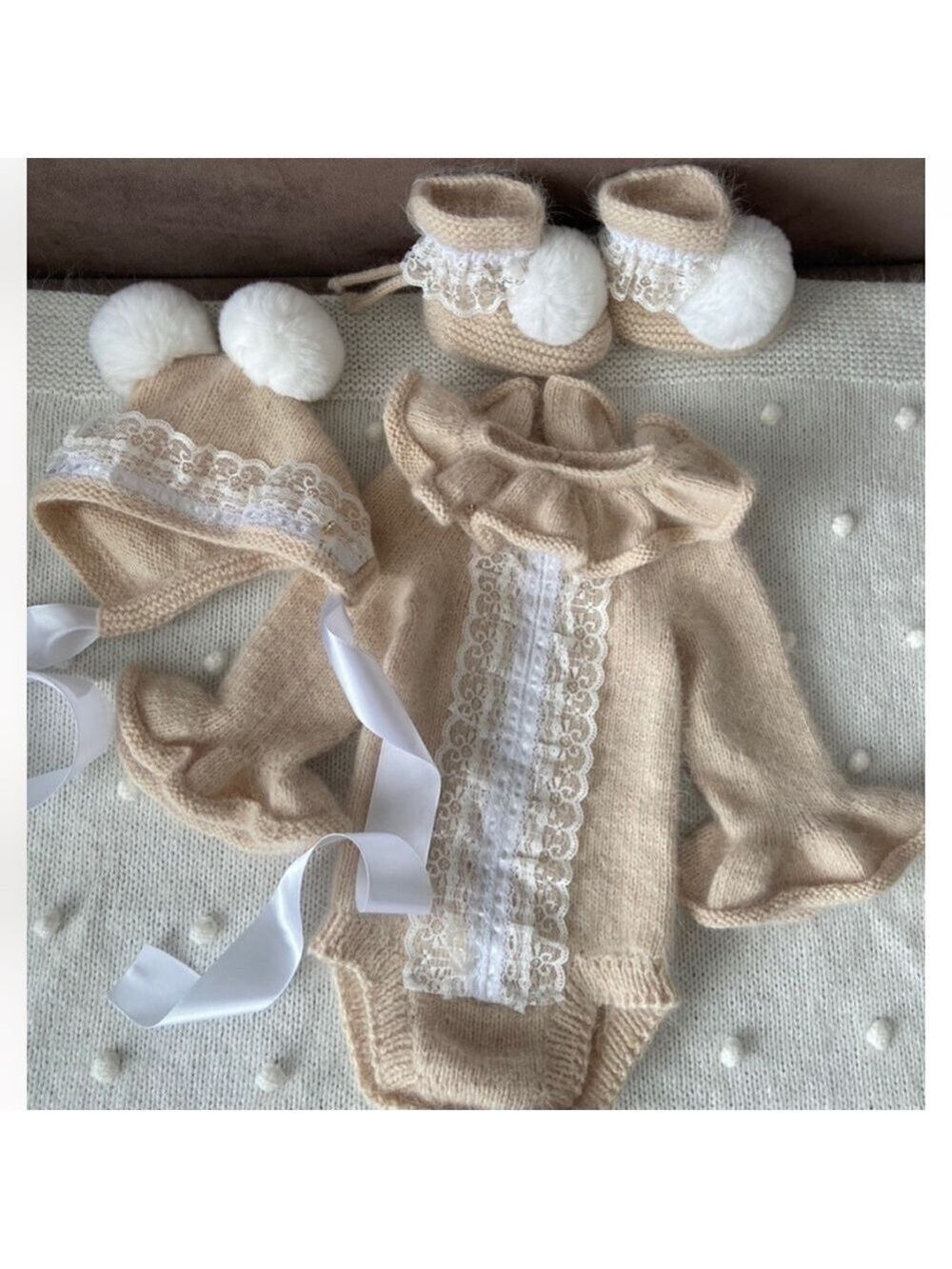 𝅺beautiful knitted angora  with lace detail matching set